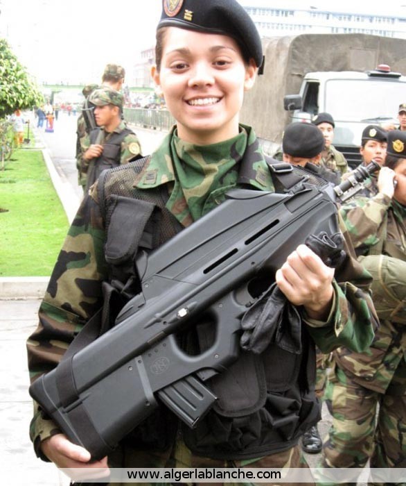 Femme Militaire. Peru